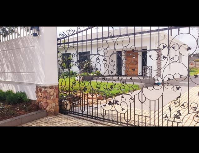 3 BEDROOM HOUSE FOR SALE IN SUNNYRIDGE